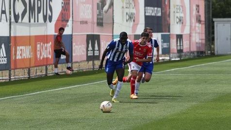 Benfica bate Vizela por 2-1 e aproxima-se do FC Porto - Futebol - Correio  da Manhã