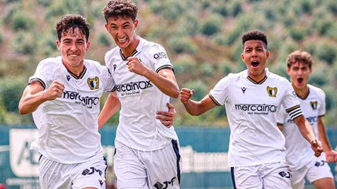 Treinador e jogadores do FC Famalicão recebem prémios da Liga Portugal - FC  Famalicão