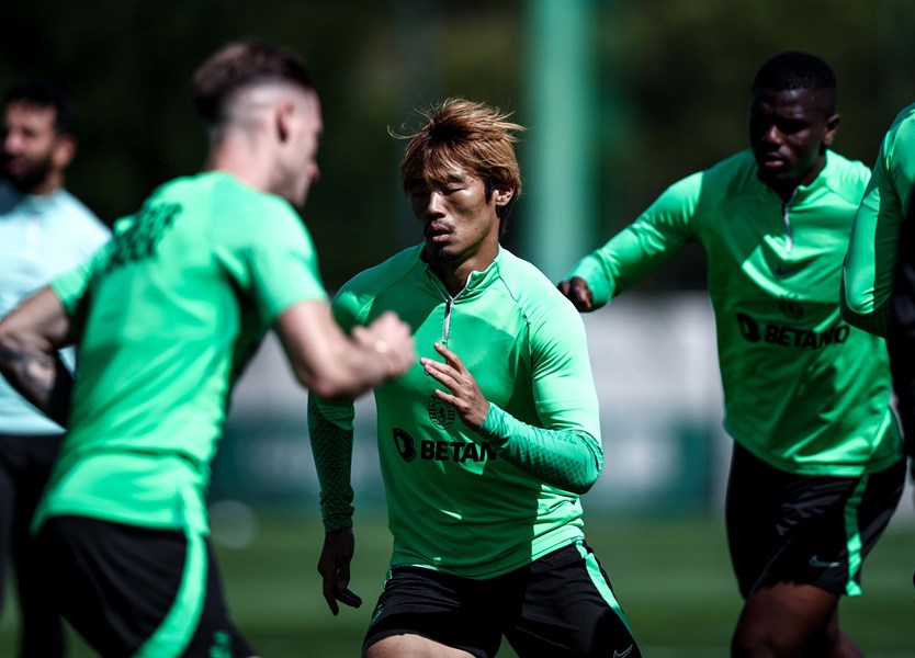 LAMENTÁVEL! DANIEL BRAGANÇA LEVA CHAPADA NA GRANDE ÁREA, MAS ÁRBITRO DO  SPORTING - ESTRELA DA AMADORA MANDA JOGAR (COM VÍDEO)