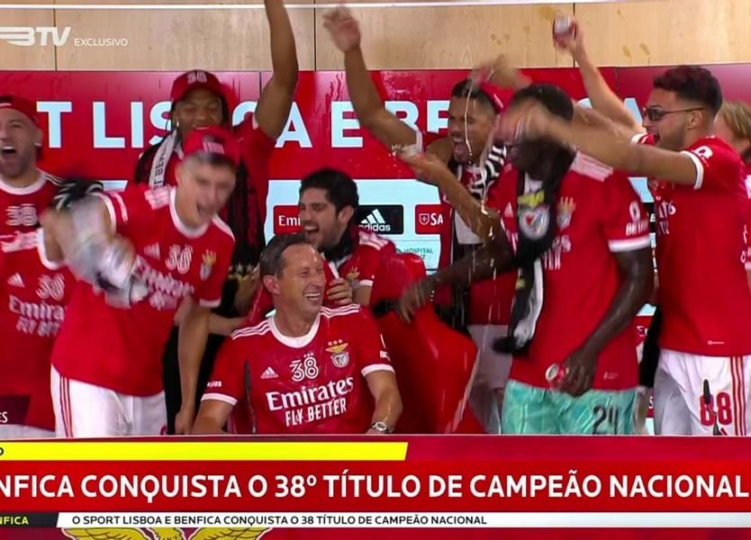 Em Luanda portugueses vivem ambiente de festa na conquista do 38.º titulo  do Benfica - SIC Notícias