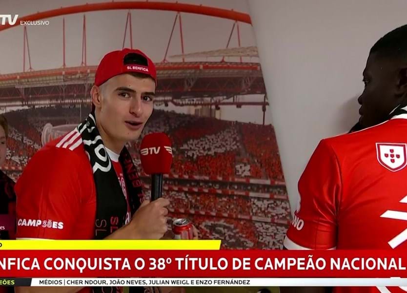 Em Luanda portugueses vivem ambiente de festa na conquista do 38.º titulo  do Benfica - SIC Notícias