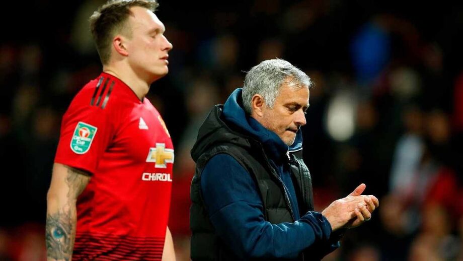 Phil Jones despede-se do Man. United no final da temporada: «Senti falta de jogar  futebol» - Man. United - Jornal Record