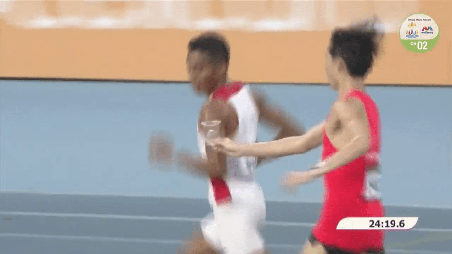 Atleta de Singapura cede água a rival durante final e ganha elogios no mundo do atletismo