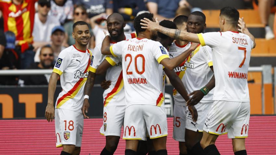 Lens vence e mantém aspirações ao título francês