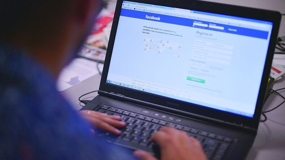 Dona do Facebook alvo de multa recorde de 1,2 mil milhões de euros por violar proteção de dados