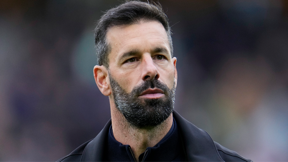 Van Nistelrooy apresenta a demissão no PSV por falta de apoio do clube
