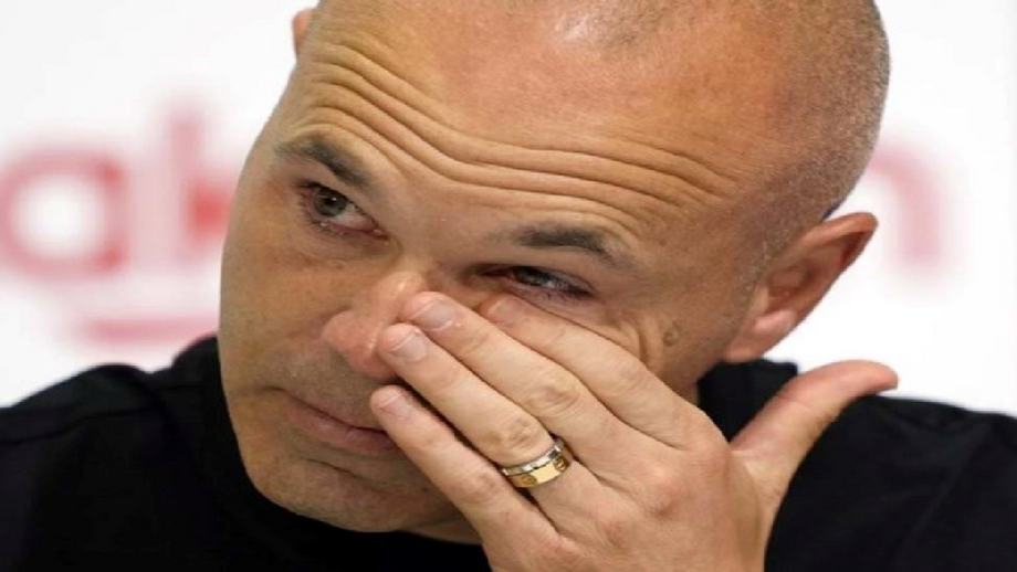 Velhos são os trapos: Iniesta diz adeus ao Japão, mas não descalça as chuteiras