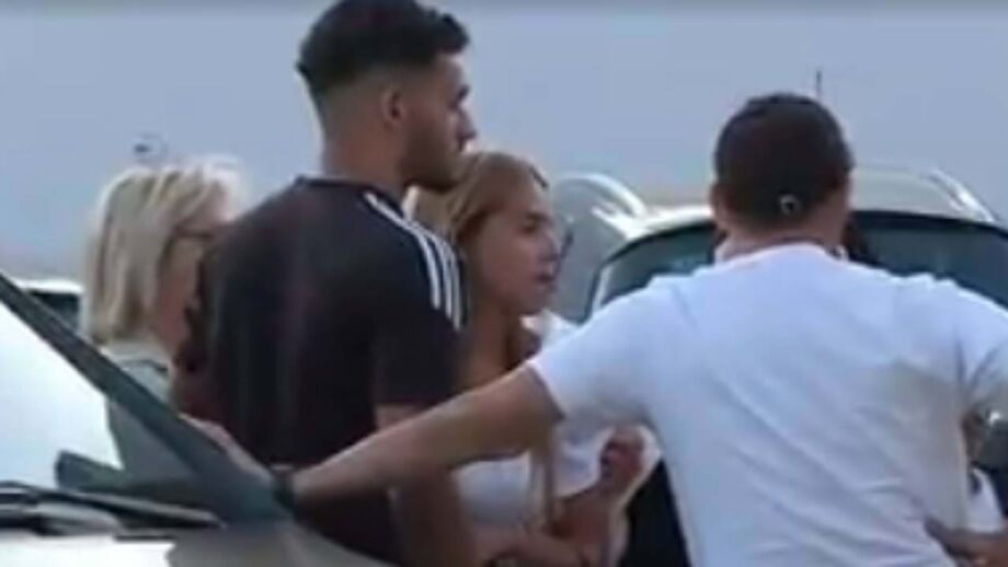 Margarida esperou pelo avançado do Benfica no exterior do estádio