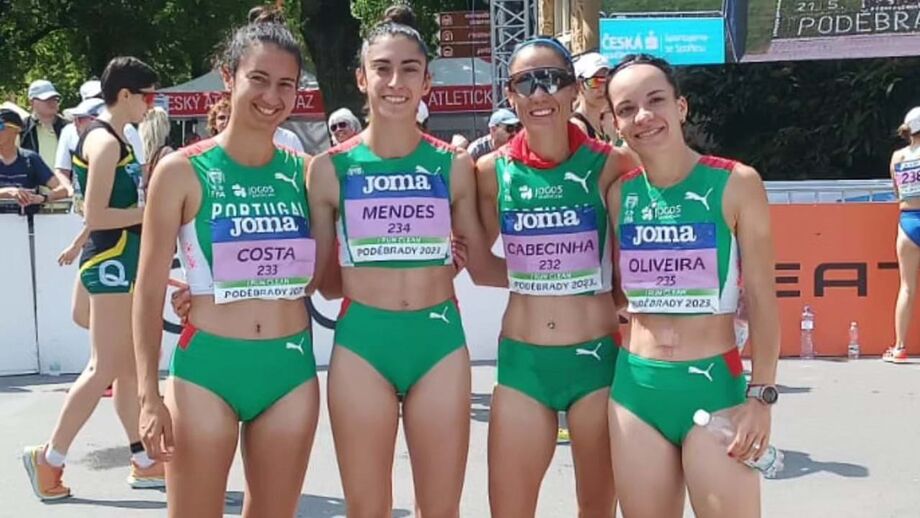 Ana Cabecinha (a segunda a contar da direita)