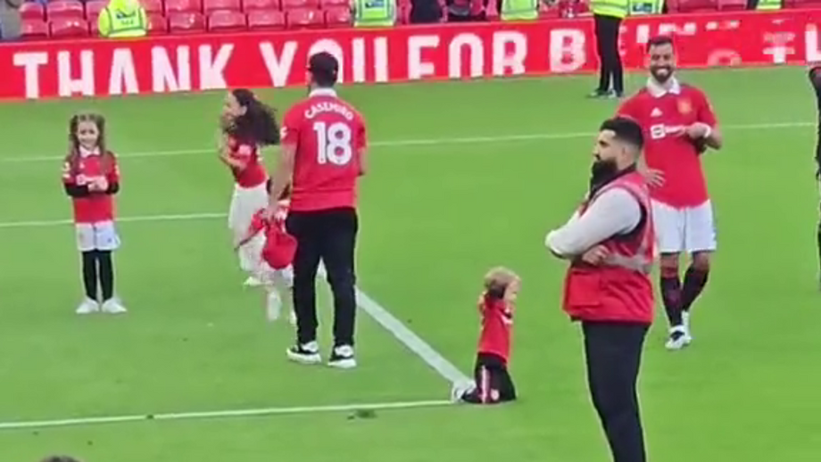Momento deu-se após o último jogo dos red devils na Premier League, frente ao Fulham