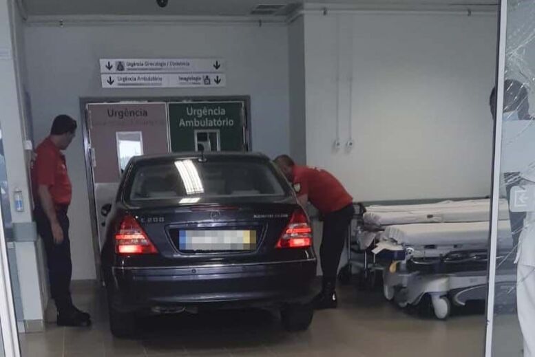 Homem invade urgência do Hospital de Cascais de carro 