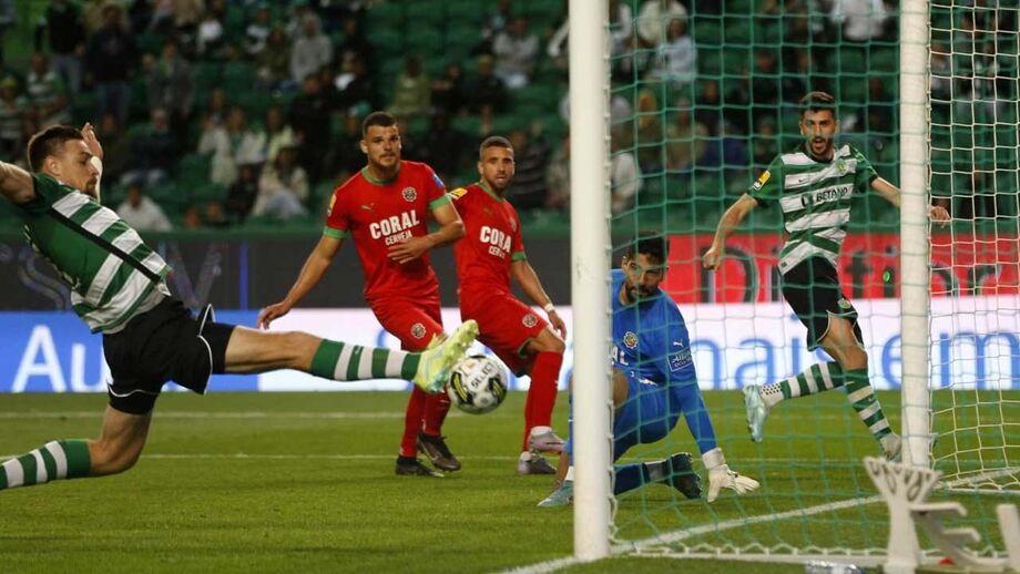 A crónica do Sporting-Marítimo, 2-1: carrinho do capitão pode valer milhões