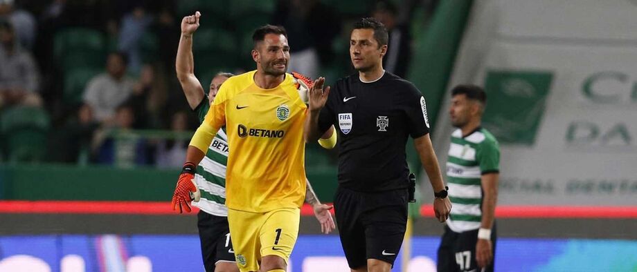 Adán a ferver vê dérbi na bancada