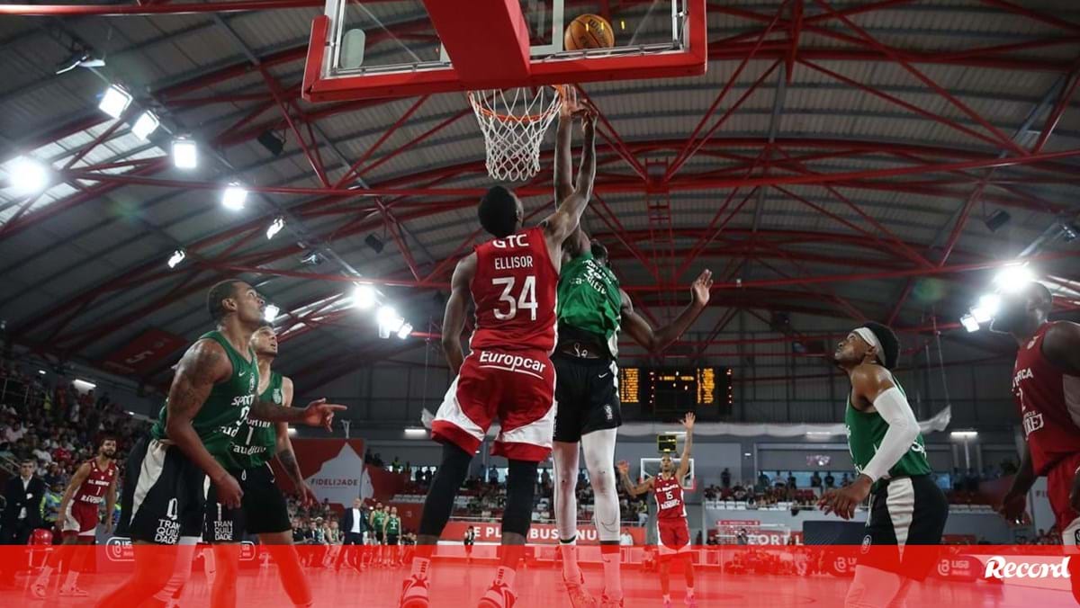 Benfica derrota Sporting no arranque da final do playoff com cesto em cima  da buzina - Basquetebol - Jornal Record