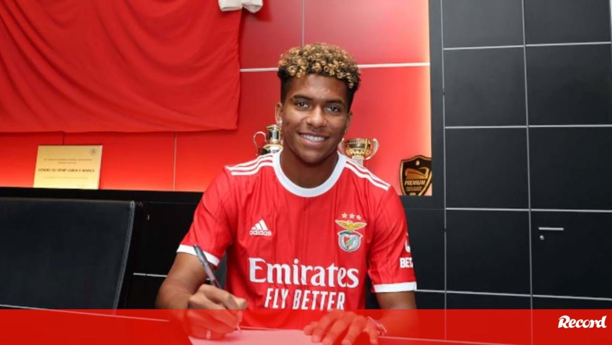 Benfica contrata defesa central norte-americano, eleito Melhor Jogador  Jovem do ano da USL Championship