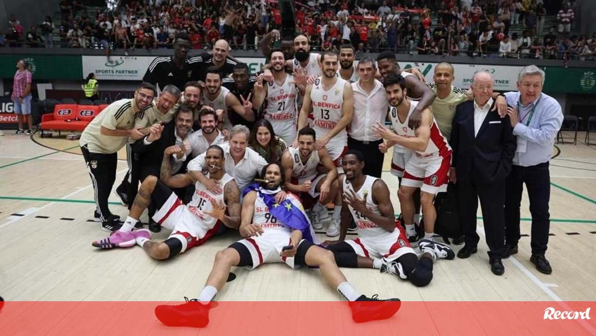 Quatro jogos, três vitórias, xeque-mate: Benfica volta a vencer Sporting e  sagra-se bicampeão nacional de basquetebol – Observador