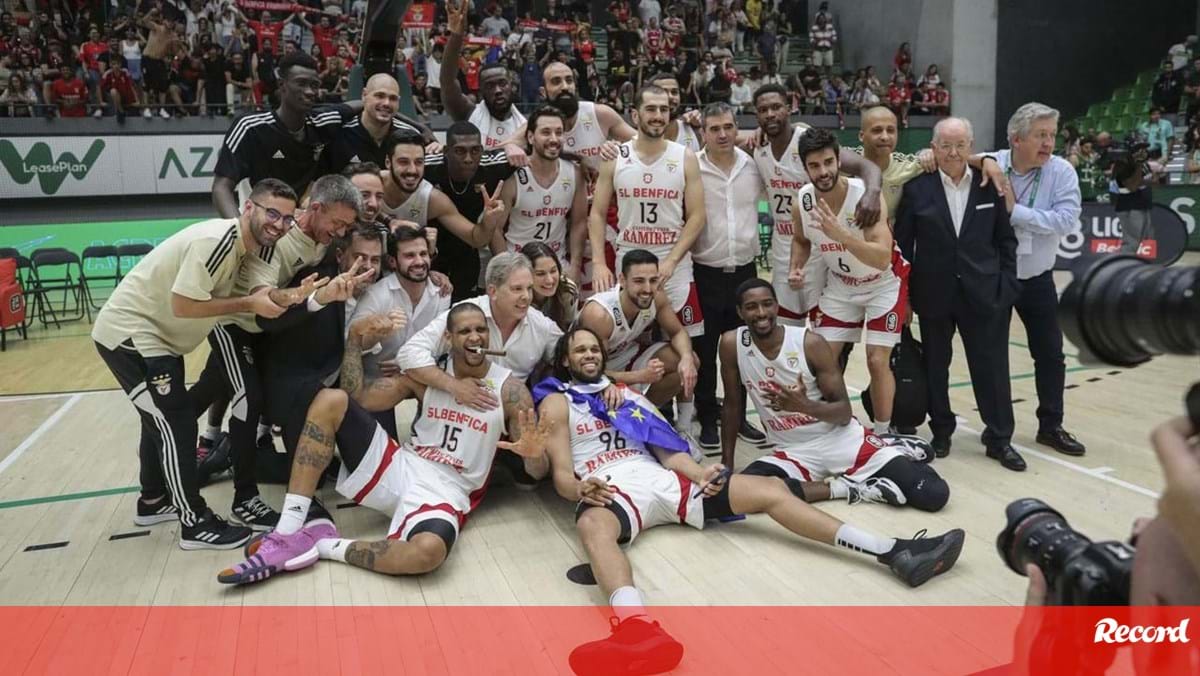 BASQUETEBOL: SL BENFICA É NOVAMENTE CAMPEÃO NACIONAL MAS RECUSA-SE A  CELEBRAR NO PAVILHÃO DO SPORTING E RESPONSABILIZA A FEDERAÇÃO