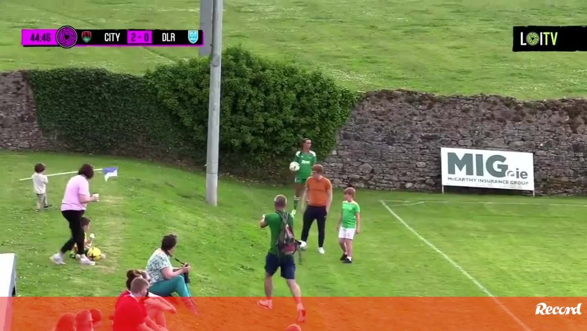 Insólito: jogo interrompido na Irlanda porque criança... roubou bandeirola de canto