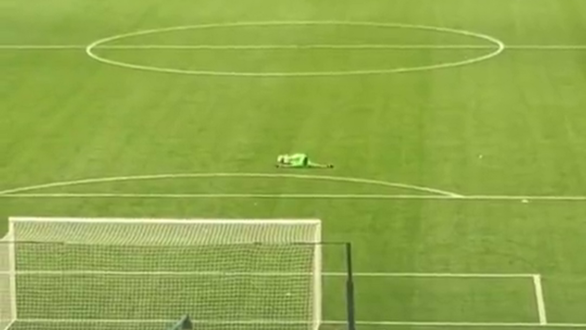 Vlachodimos estava em dificuldades no França-Grécia e fez este alongamento