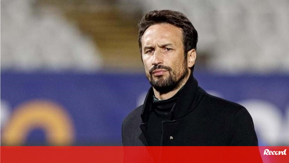 César Peixoto confirma abordagens mas adverte que é um treinador no mercado - Futebol foto imagem foto