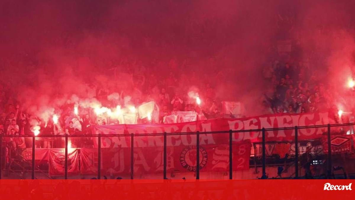 Ein Stellvertreter beschuldigt zwei Mitglieder der Red Devils, Fans von Sporting und Benfica angegriffen zu haben