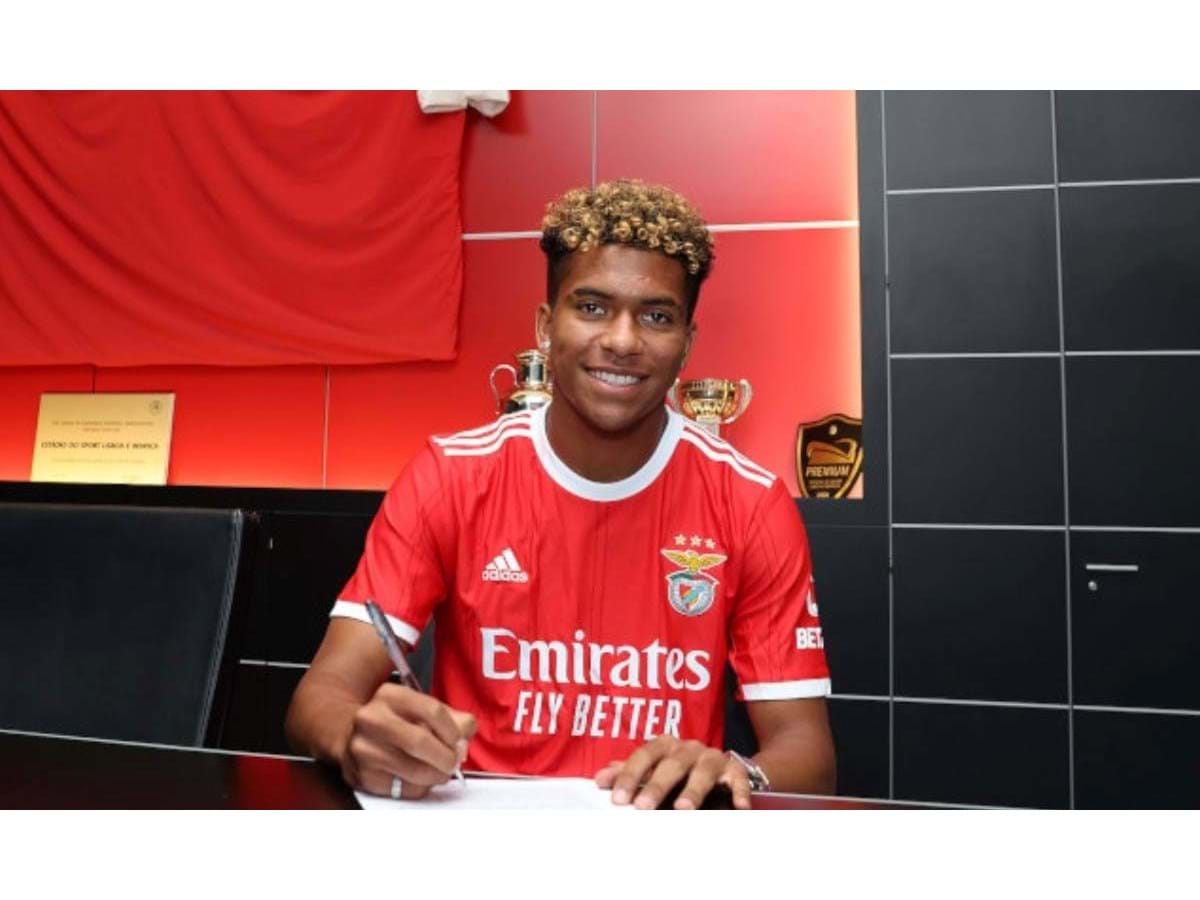 Benfica contrata defesa central norte-americano, eleito Melhor Jogador  Jovem do ano da USL Championship