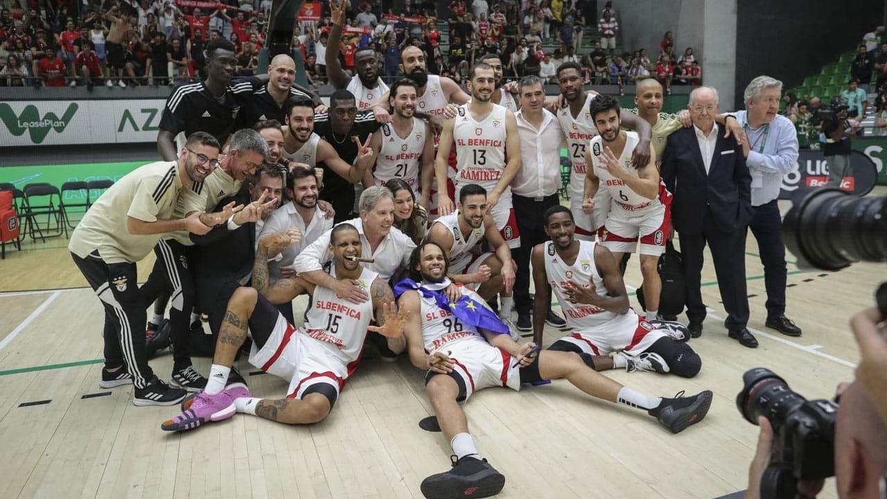 44 pontos de diferença: Benfica dá lição ao Sporting no Pavilhão João Rocha  e fica a uma vitória do título - Basquetebol - Jornal Record