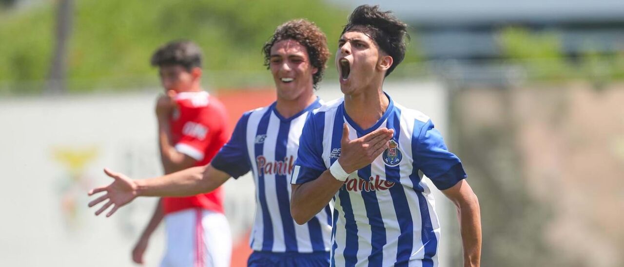 Gonçalo Sousa (à dir.) fez o segundo golo portista