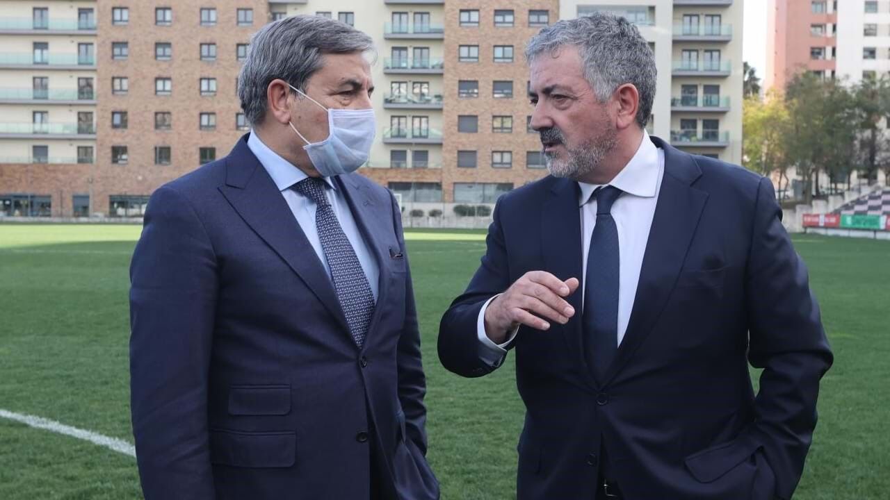 Fernando Gomes e Joaquim Evangelista no Campus do Jogador, em Odivelas