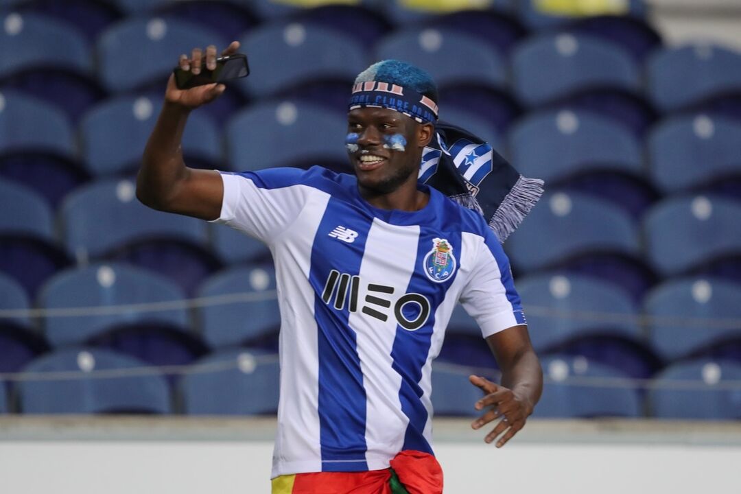 /fotospublicadas/Fotos/2-35550189#f0ba80a9193765e7cbe1fadf87137d4c (18370358) (Milenium)