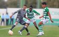 Ponta de lança: Zequinha (V. Setúbal) - à esquerda na foto