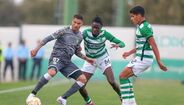 Ponta de lança: Zequinha (V. Setúbal) - à esquerda na foto