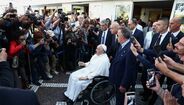 Papa Francisco tem alta hospitalar após cirurgia