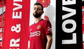 Manchester United apresenta novo equipamento: Bruno Fernandes é uma das figuras da campanha