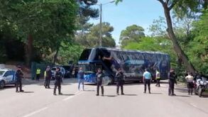 Autocarro do FC Porto chega ao Estádio Nacional e adeptos gritam eufóricos