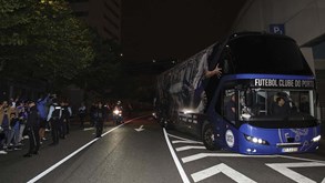 Em ambiente de festa: adeptos do FC Porto receberam jogadores no Dragão de madrugada