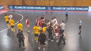 As agressões e a confusão no Sp. Braga-Benfica em futsal: veja as imagens que não passaram na TV