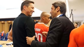 A conversa entre Rui Costa e Schmidt após empate com o PSG: «Nem é pelo ponto, até podíamos ter perdido...»