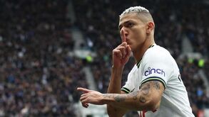 Richarlison responde a provocação de rivais da Premier League: «Quantos golos têm no Mundial?»