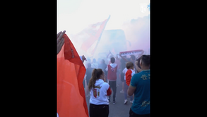 Ambiente de euforia na saída do autocarro do Sp. Braga para Lisboa
