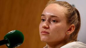 Elena Rybakina desiste de Roland Garros devido a doença