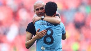 Guardiola emociona-se após conquistar dobradinha pelo Manchester City