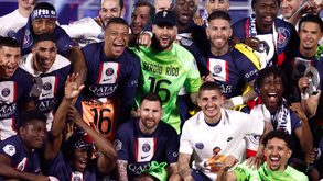 PSG perdeu mas acabou época em festa: até Neymar apareceu no 'adeus' de Messi e Ramos