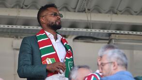 Evra prometeu e esteve mesmo na Reboleira equipado a rigor