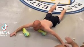 Os festejos no balneário do Manchester City que já se tornaram virais