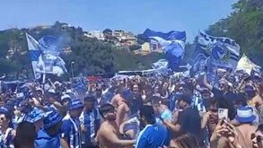 Adeptos do FC Porto em clima de euforia no Estádio Nacional antes da final da Taça de Portugal