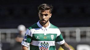 Jorginho rescinde e é jogador livre