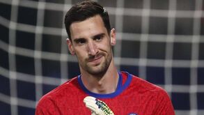 Sergio Rico sem sedação: situação clínica do guarda-redes do PSG evolui de forma positiva 