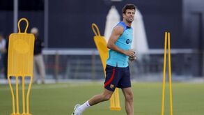 Piqué ataca direção do Barcelona: «Saímos todos e mesmo assim não conseguem contratar jogadores...»
