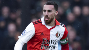 Kökçü já tem camisola à espera: Benfica dá número 10 ao médio e prepara-se para pagar 30 M€ mais variáveis